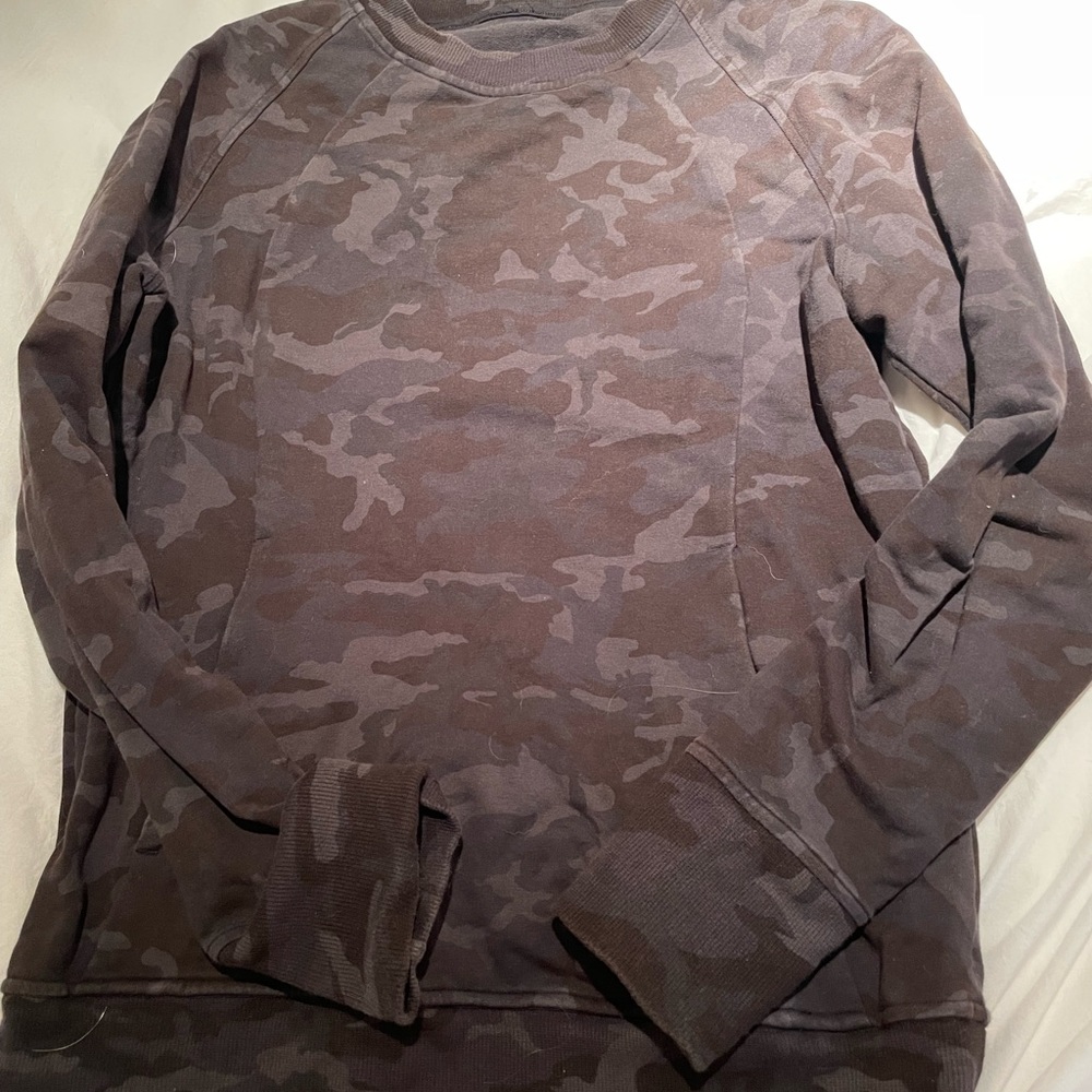 LULULEMON CAMO CREWNECK
